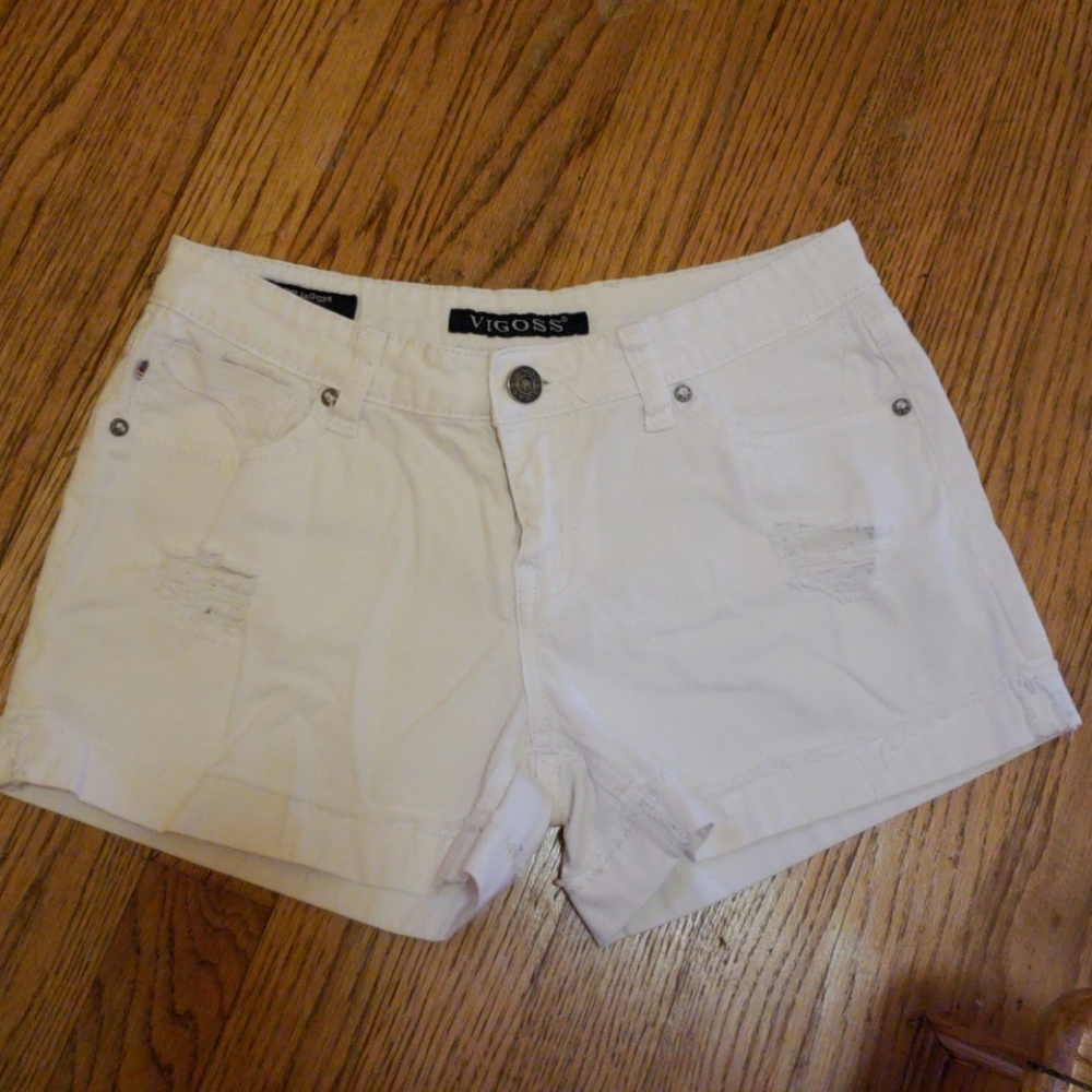 Girls vigoss white shorts in great condition.